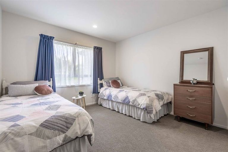 Photo of property in 10 Mistral Place, West Harbour, Auckland, 0618