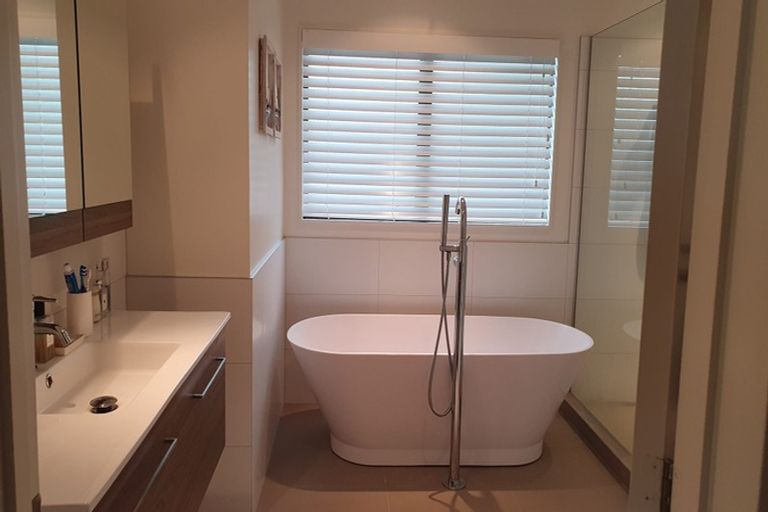 Photo of property in 17 Ferntree Terrace, West Harbour, Auckland, 0618