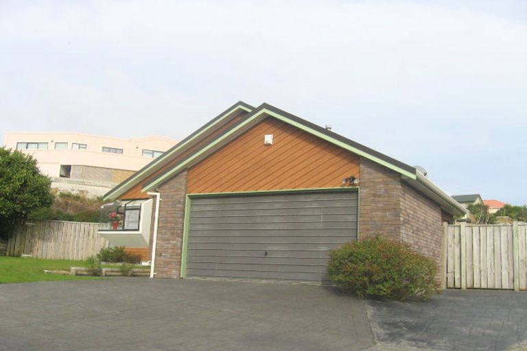 Photo of property in 13 Otamarau Grove, Maungaraki, Lower Hutt, 5010