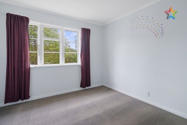 Photo of property in 2 Homedale Road, Wainuiomata, Lower Hutt, 5014