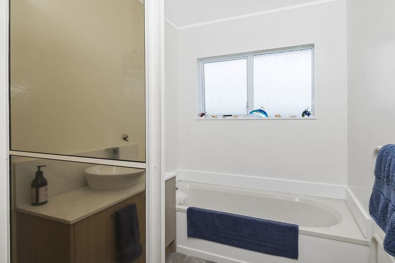 Photo of property in 6 Lorelei Place, Opaheke, Papakura, 2113