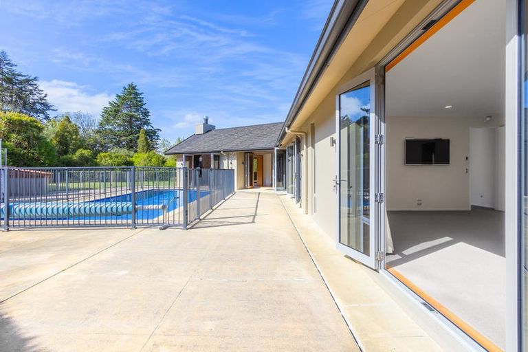 Photo of property in 5 Cameron Drive, Acacia Bay, Taupo, 3385