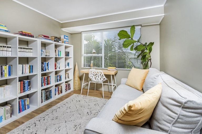 Photo of property in 1/348 Glenfield Road, Glenfield, Auckland, 0629