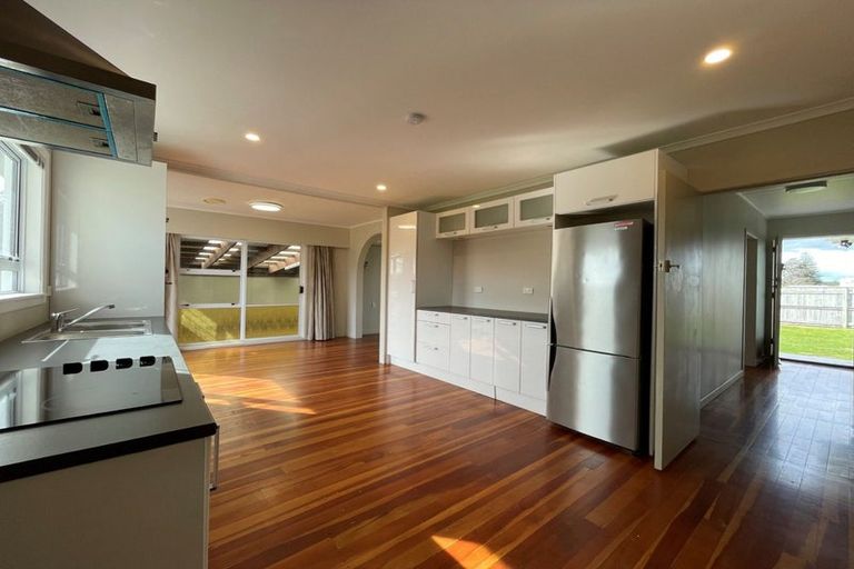 Photo of property in 382 South Road, Omata, New Plymouth, 4374