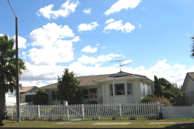 Photo of property in 11 Caribbean Drive, Unsworth Heights, Auckland, 0632