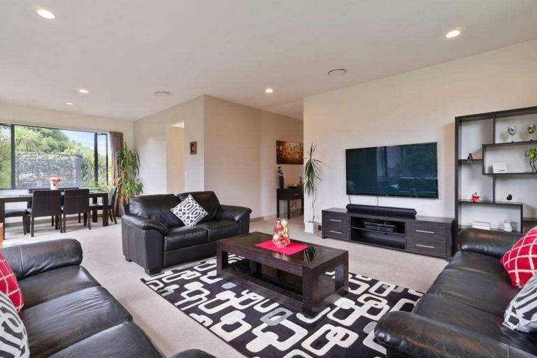 Photo of property in 19 Rosetti Rise, West Harbour, Auckland, 0618