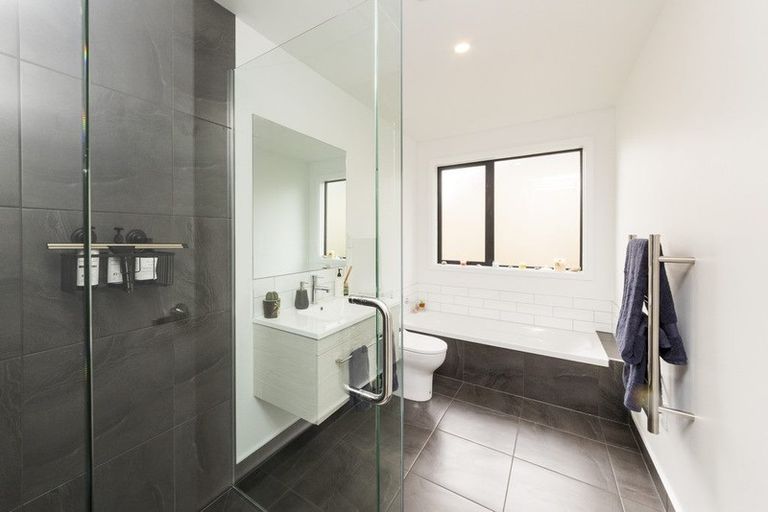 Photo of property in 3 Sardinia Grove, Fitzherbert, Palmerston North, 4410