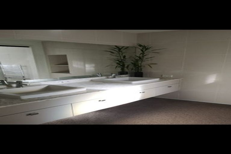 Photo of property in 62 Newhaven Terrace, Mairangi Bay, Auckland, 0630
