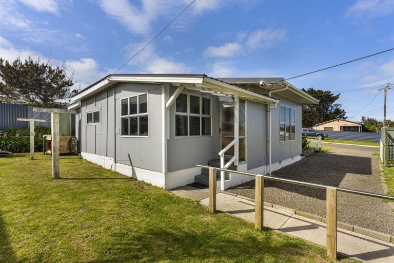 Photo of property in 29 Raukawa Street, Himatangi Beach, Foxton, 4891