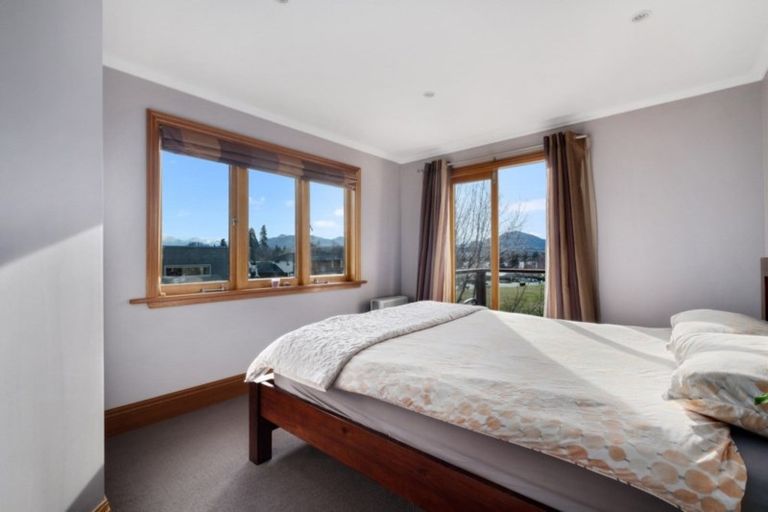 Photo of property in 32 Old Station Avenue, Wanaka, 9305