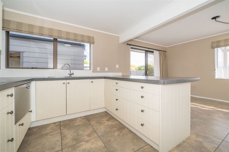 Photo of property in 9 Bruce Place, Highbury, Palmerston North, 4412