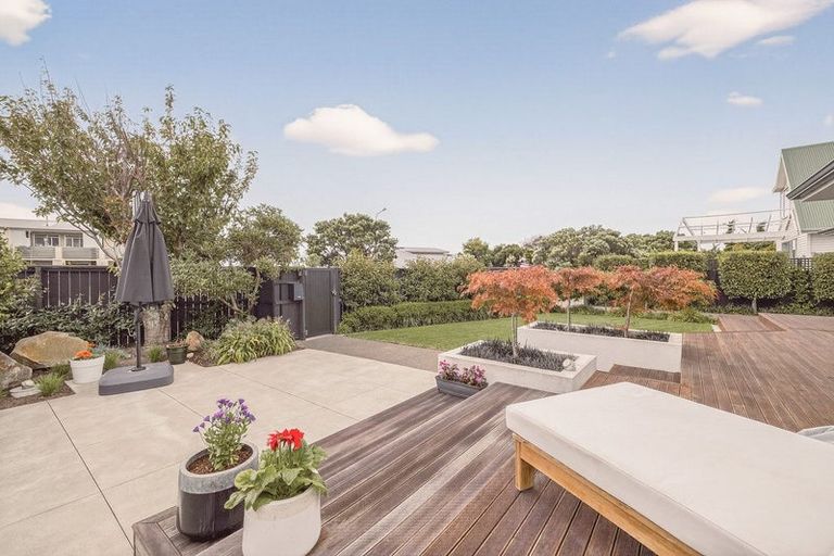 Photo of property in 87 Beachville Road, Redcliffs, Christchurch, 8081