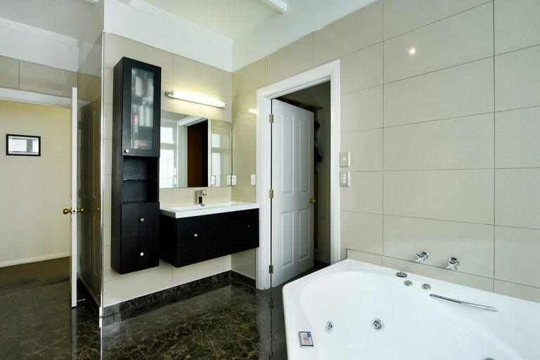 Photo of property in 6 Renwick Place, Nelson South, Nelson, 7010