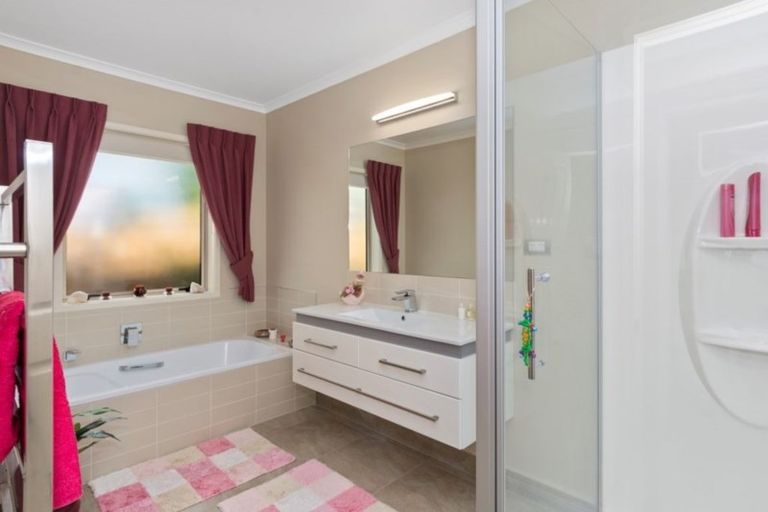 Photo of property in 22 Oakwood Way, Papamoa Beach, Papamoa, 3118