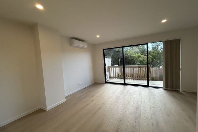 Photo of property in 9/11 Stottholm Road, Titirangi, Auckland, 0604