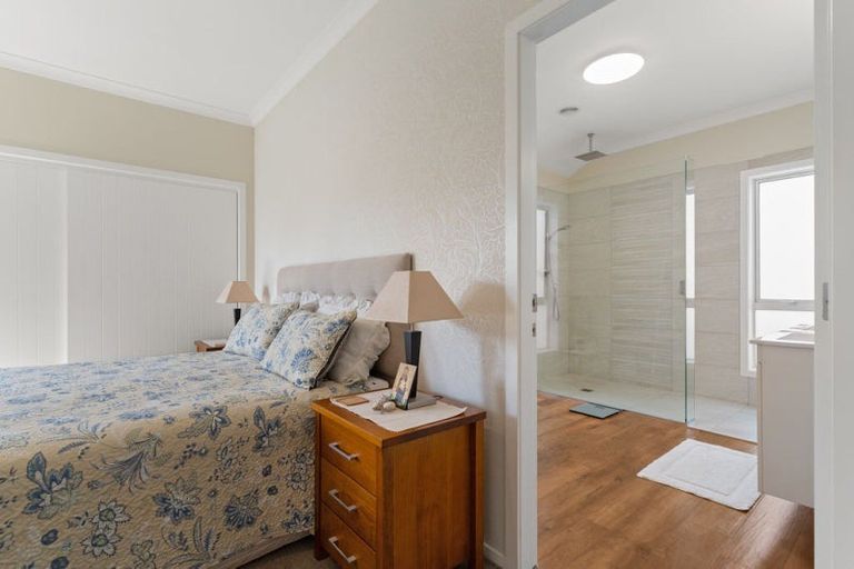 Photo of property in 2 Dixon Street, Carterton, 5713