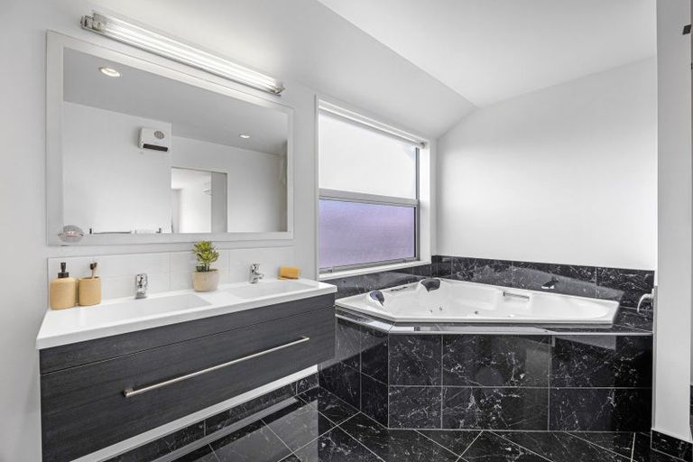 Photo of property in 11 Handley Crescent, Wigram, Christchurch, 8042