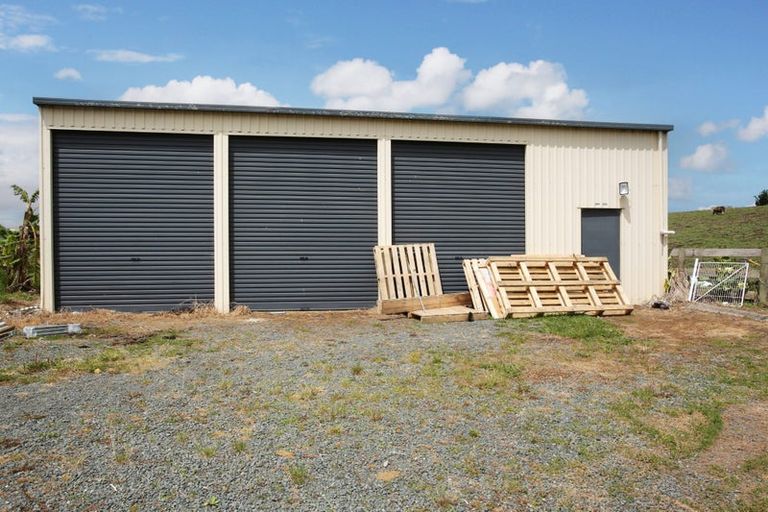 Photo of property in 42 Codlin Road, Waiuku, 2683