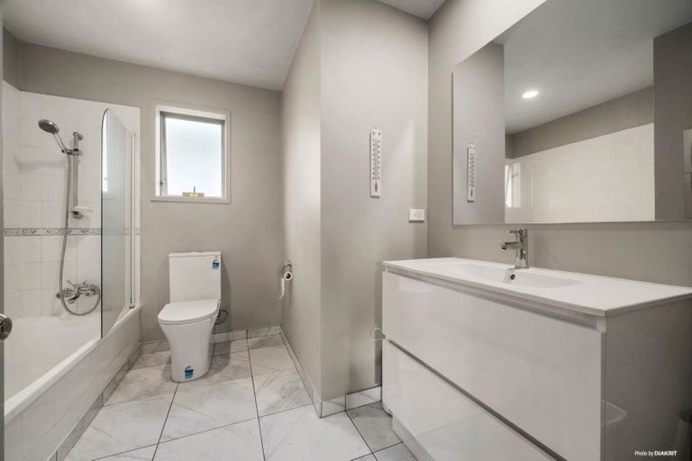 Photo of property in 2/36 Nile Road, Milford, Auckland, 0620