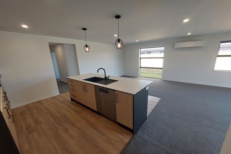 Photo of property in 30 Eileen Way, Rolleston, 7615