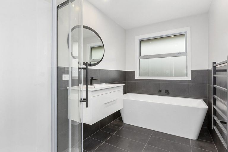 Photo of property in 2 Chatham Street, Waihola, Milton, 9073