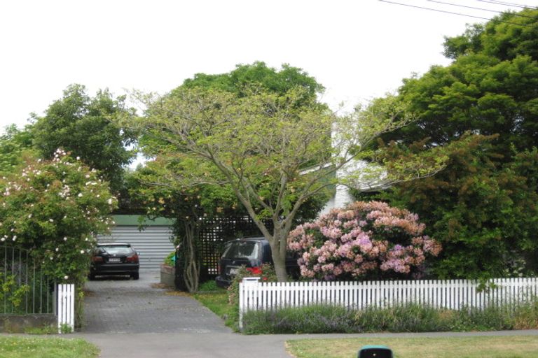 Photo of property in 82 Nortons Road, Avonhead, Christchurch, 8042