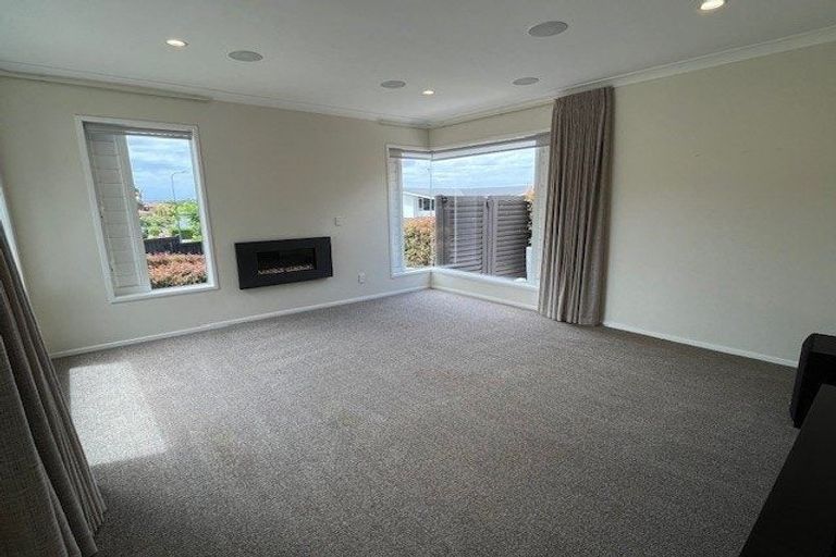 Photo of property in 9 Swindon Close, Mellons Bay, Auckland, 2014