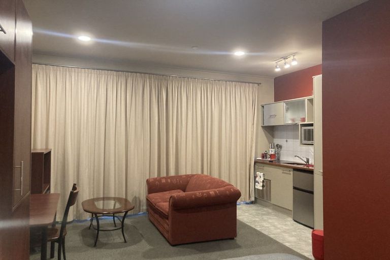 Photo of property in Atrium Apartments, 2l/154 The Terrace, Wellington Central, Wellington, 6011