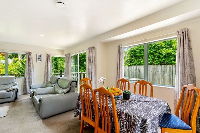 Photo of property in 3/14 Sungrove Rise, Sunnyvale, Auckland, 0612
