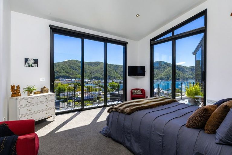 Photo of property in 324a Waikawa Road, Waikawa, Picton, 7220