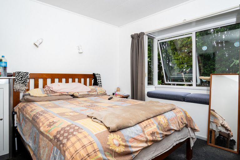 Photo of property in 2/15 Mcleod Road, Henderson, Auckland, 0612