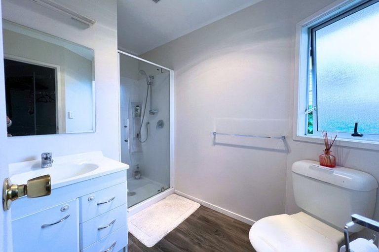 Photo of property in 25 Peterhouse Place, West Harbour, Auckland, 0618