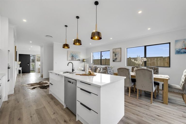 Photo of property in 215a Murphys Road, Flat Bush, Auckland, 2019
