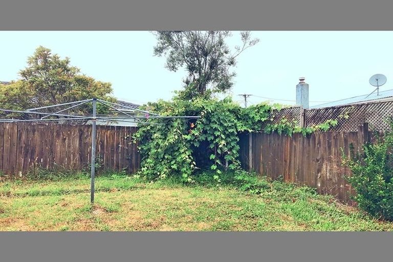 Photo of property in 2/49 Larnoch Road, Henderson, Auckland, 0610