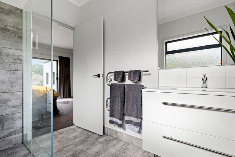 Photo of property in 16 Seafield Road, Eskdale, Napier, 4182