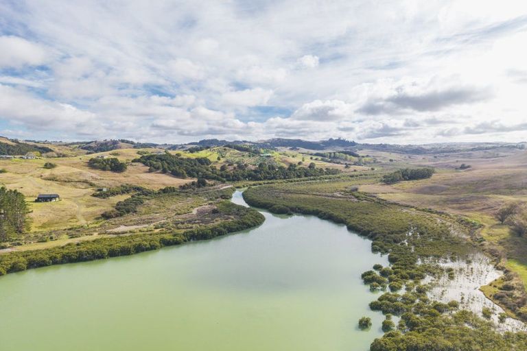 Photo of property in 241d Heatley Road, Whakapirau, Maungaturoto, 0583