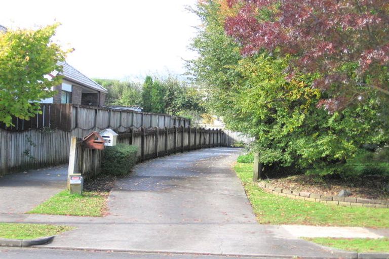 Photo of property in 14b Kallaroo Place, Botany Downs, Auckland, 2010