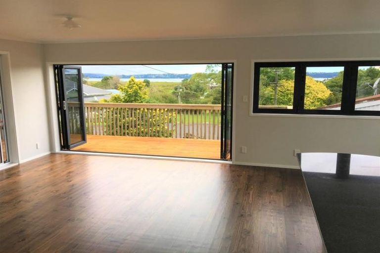 Photo of property in 69a Totara Road, Te Atatu Peninsula, Auckland, 0610