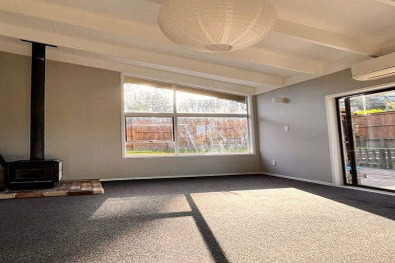 Photo of property in 11a De Val Drive, Titirangi, Auckland, 0604