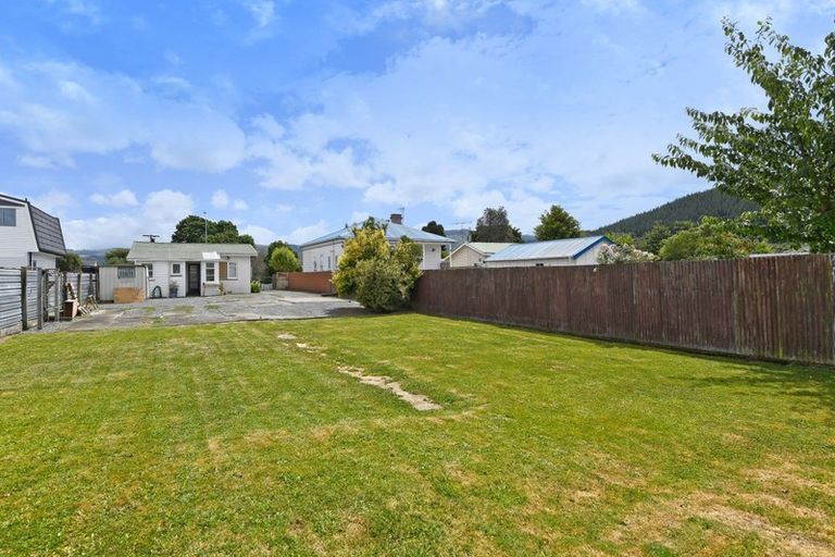 Photo of property in 102 Gibbons Street, Ebdentown, Upper Hutt, 5018