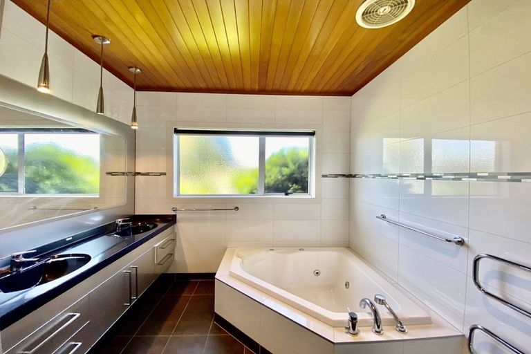 Photo of property in 4 Seymour Avenue, Papatoetoe, Auckland, 2025