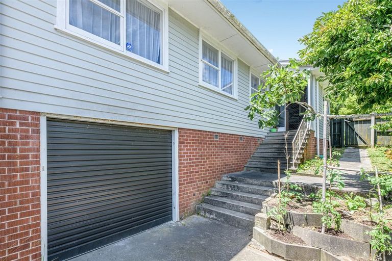 Photo of property in 1 Ashbourne Place, Glendene, Auckland, 0602