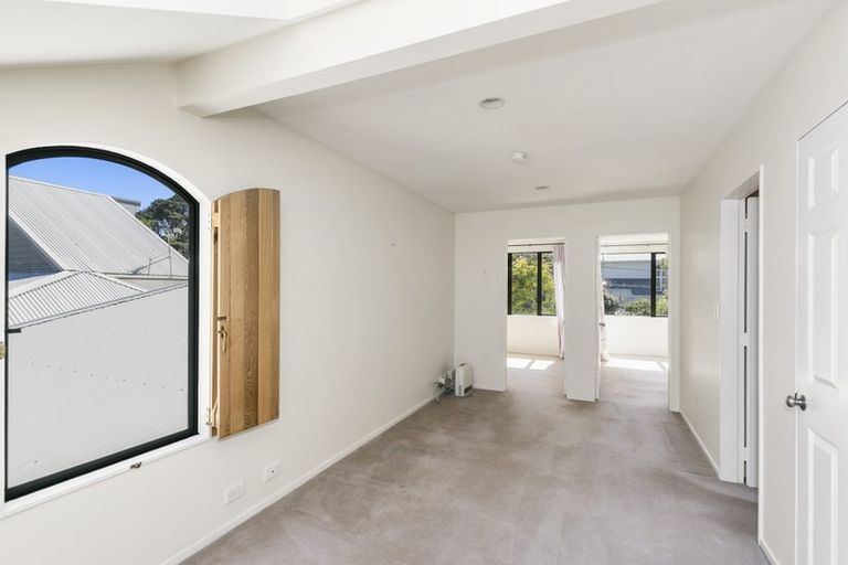 Photo of property in 150c Karori Road, Karori, Wellington, 6012