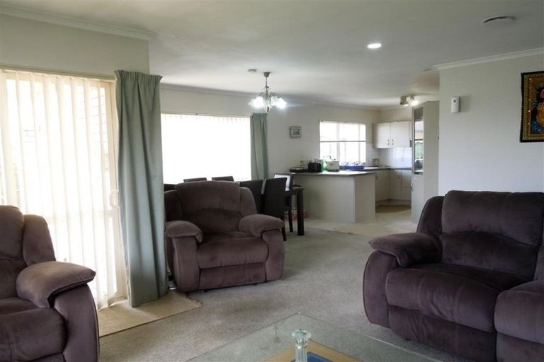 Photo of property in 72 Milson Drive, Papakura, 2110