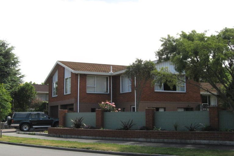 Photo of property in 12 Camberwell Place, Avonhead, Christchurch, 8042