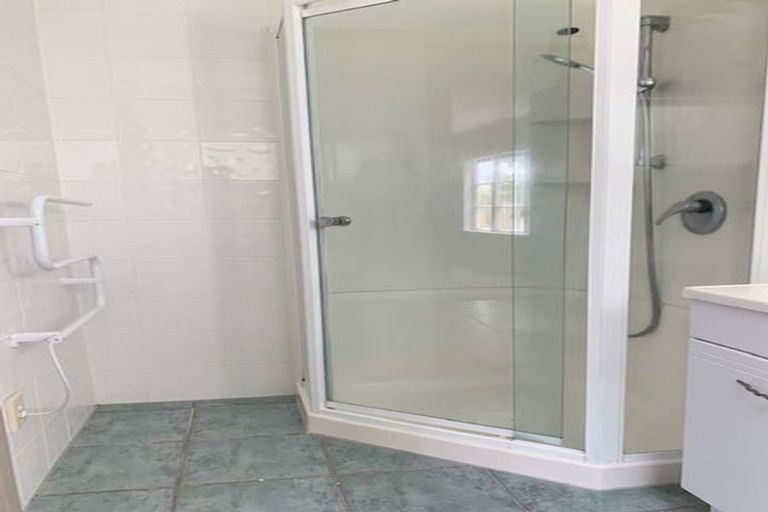 Photo of property in 11 Netherlands Avenue, Kelston, Auckland, 0602