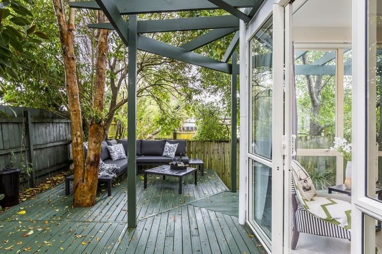 Photo of property in 18b Holiday Road, Stanmore Bay, Whangaparaoa, 0932