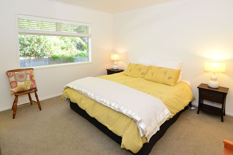 Photo of property in 23 Annalise Place, Orewa, 0931
