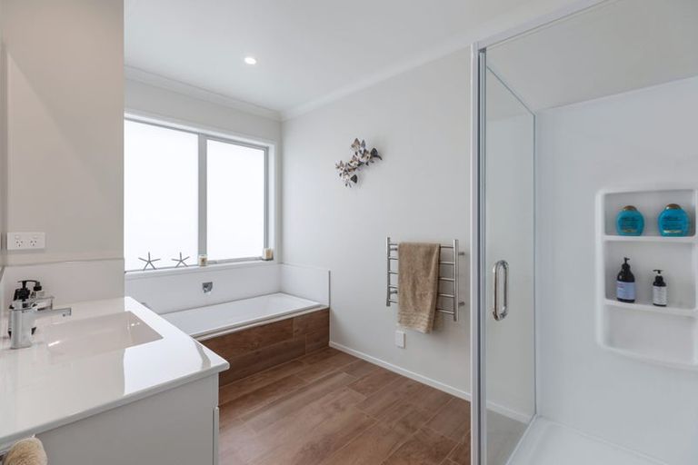 Photo of property in 77 Sandhurst Drive, Papamoa Beach, Papamoa, 3118