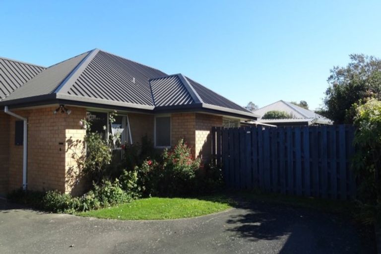 Photo of property in 1 Middlepark Road, Sockburn, Christchurch, 8042